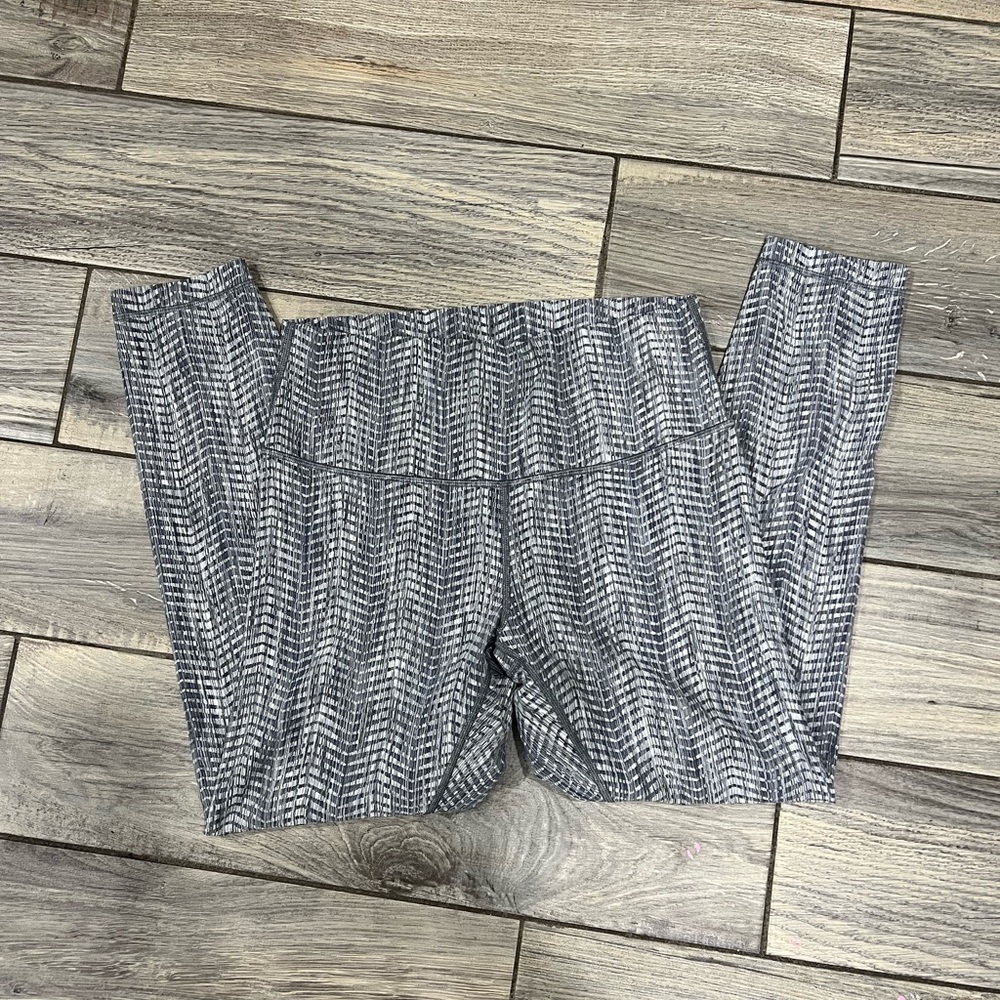 Lululemon Athletica Gray Patterned Leggings Size 10 Perfect Condition